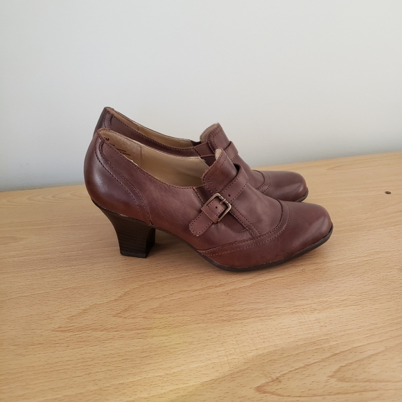 Strictly Comfort women's size 7. - Picture 5 of 9